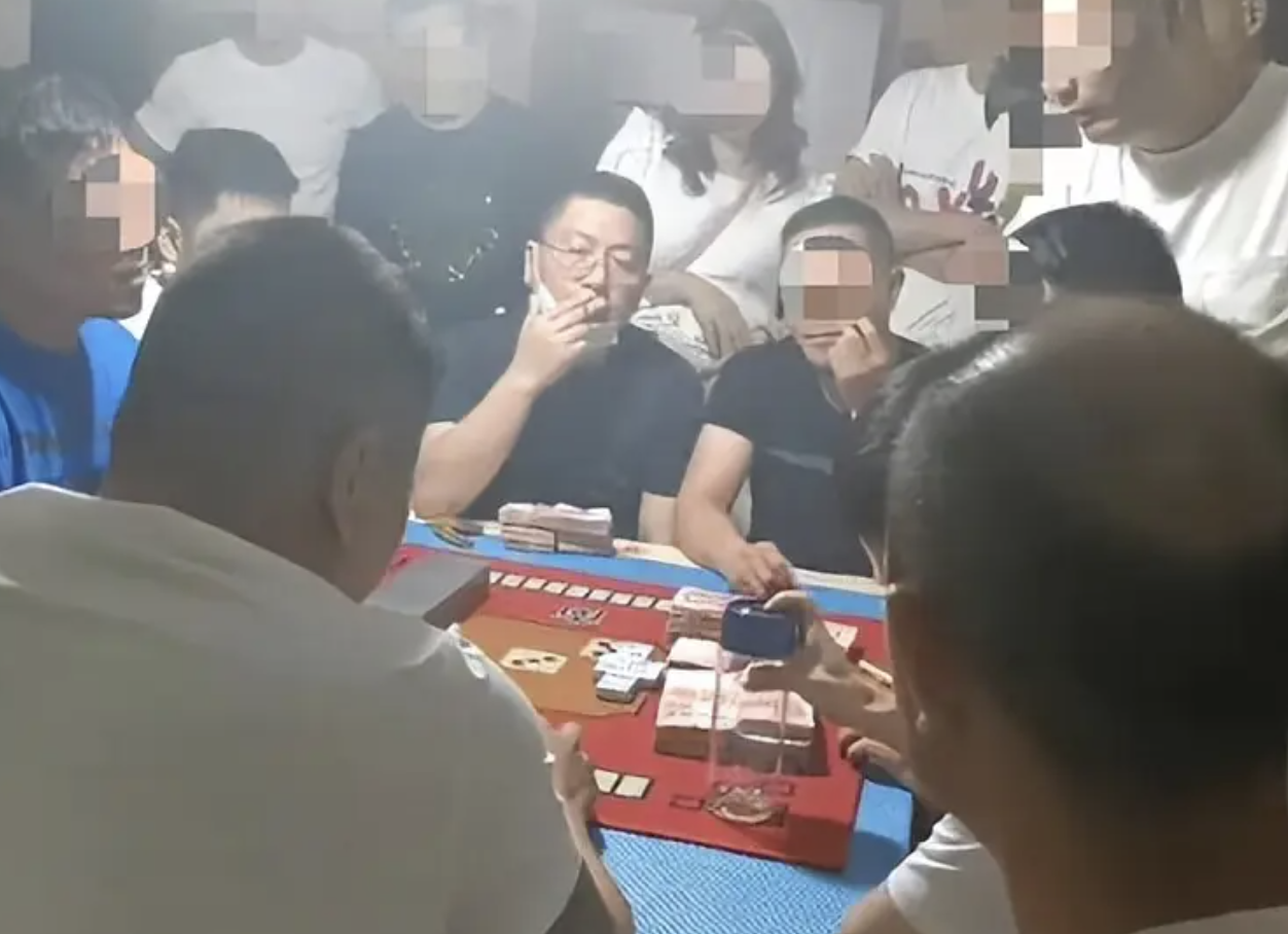 中铁四局原副总工程师汤恕赌博被偷拍，四人涉敲诈勒索获刑